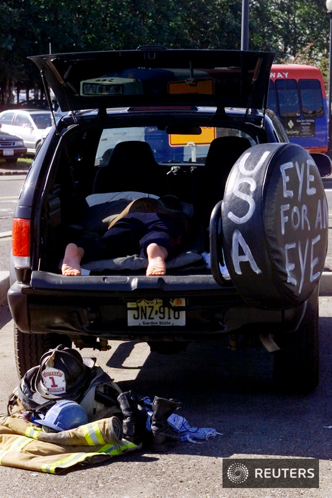 2001-09-17 WTC rescue worker after a shift