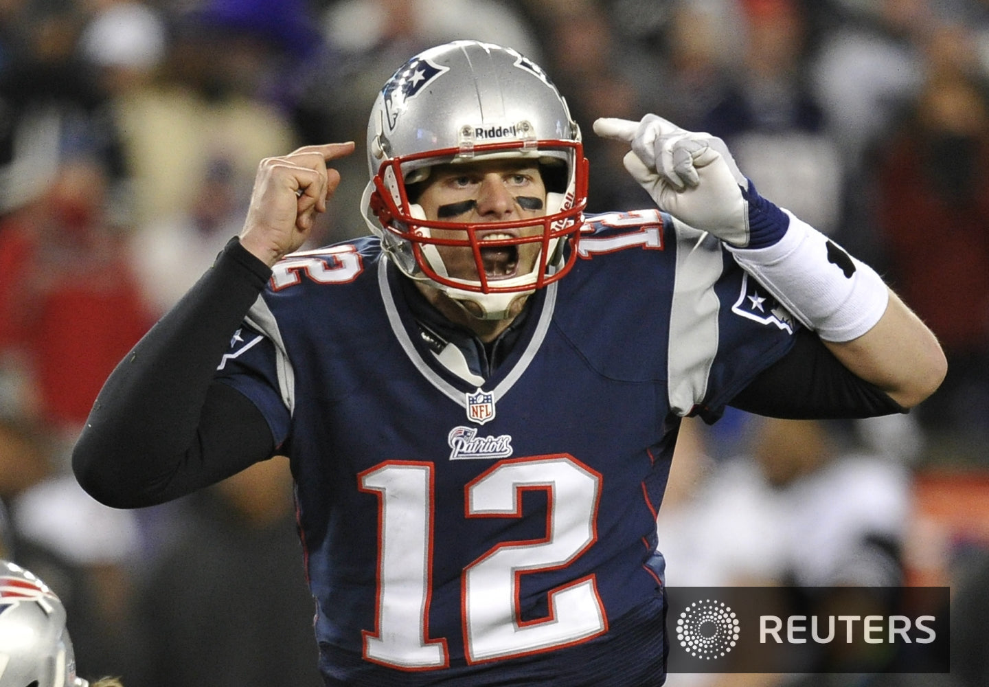 2013-01-20 Brady calls audible NFL AFC ChampRTR3CPT8