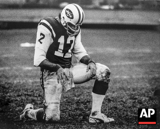 1975-10-19- Broadway Joe down