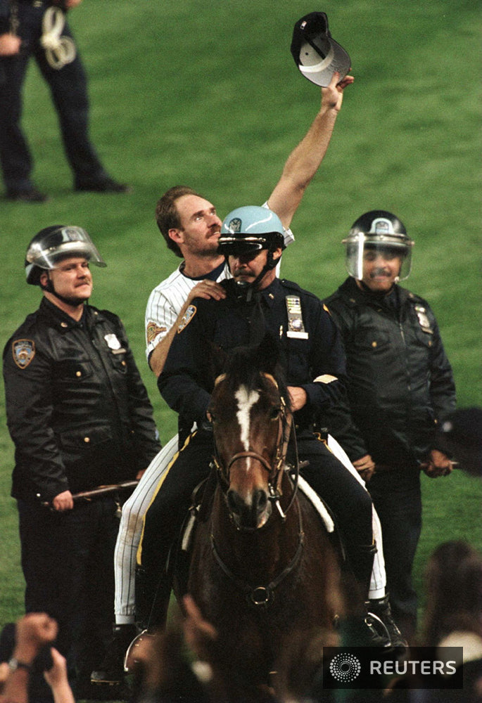 1996-10-26 Boggs on police horse after WS RTR10GWY