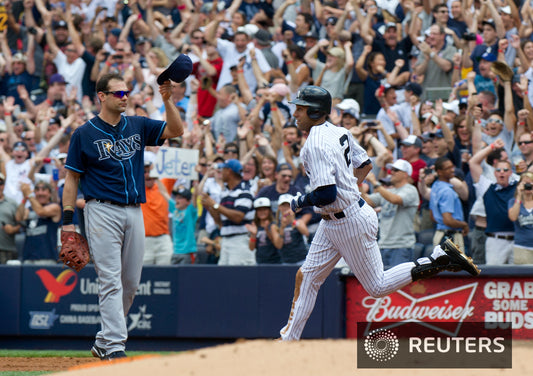 2011-07-09 Jeter 3000 hit salute RTR2OOHX