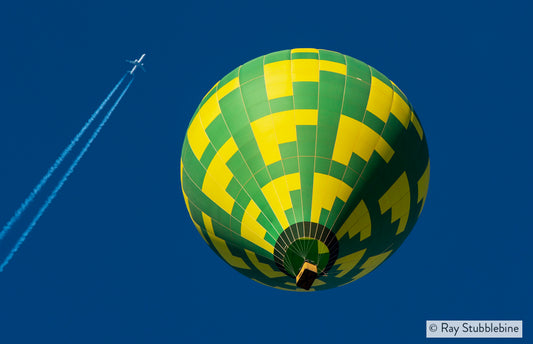 2018-12-23 Plane and Balloon Sedona 27509a