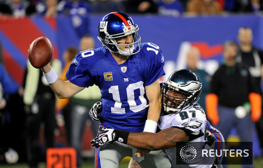 2011-11-20 Manning sacked RTR2U9TR