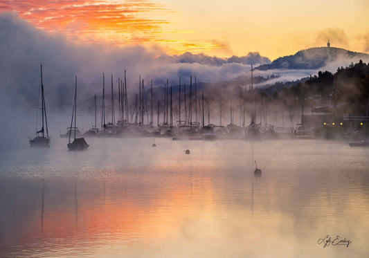 Lyle Eesley  .  Morning mist on Lake Worther (Austria)
